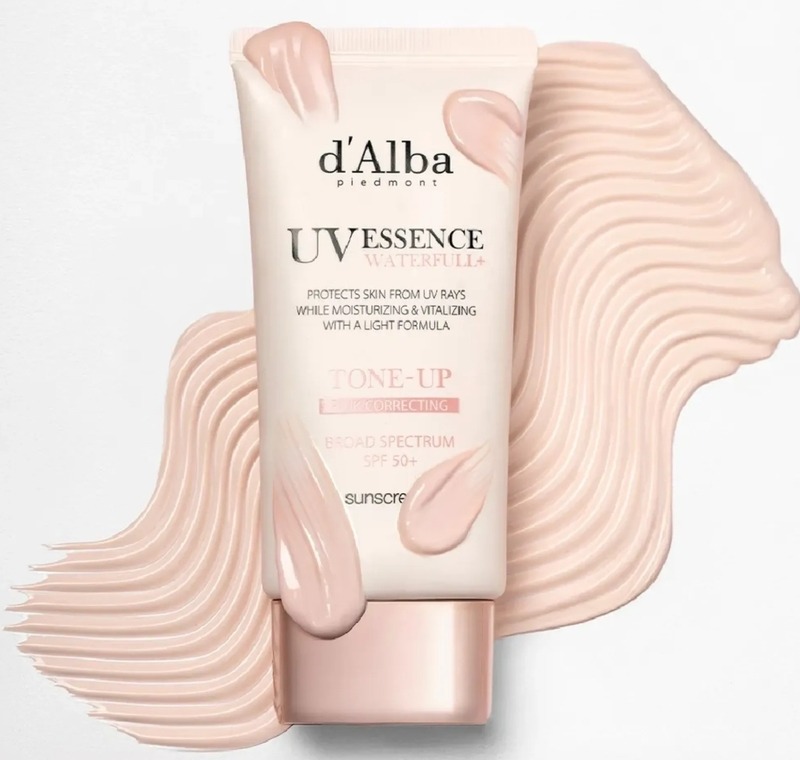 Bản Tone-Up hồng của D’alba giúp da trông sáng hồng, tươi tắn hơn và có thể dùng như lớp lót nhẹ trước trang điểm. 
