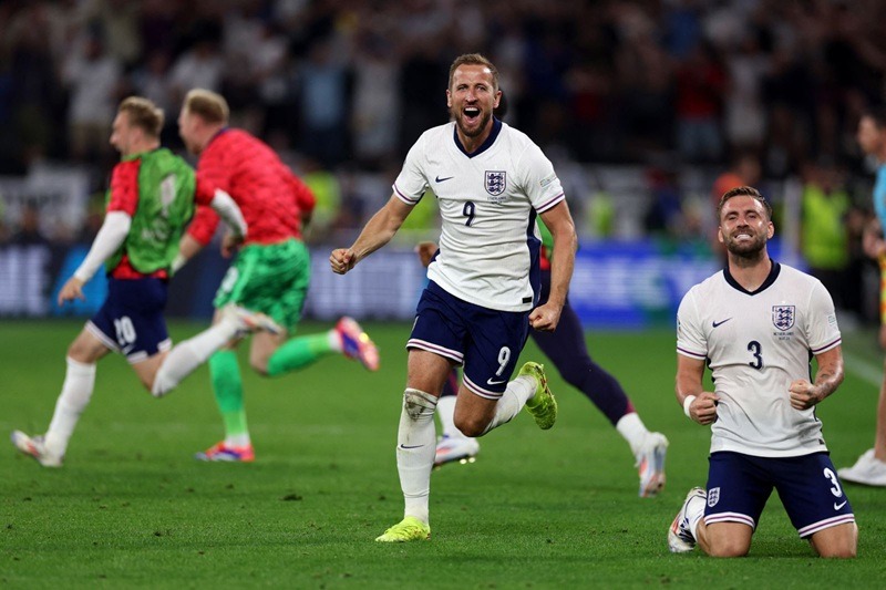 Harry Kane đưa trận đấu về vạch xuất phát sau pha dứt điểm trên chấm phạt đền.