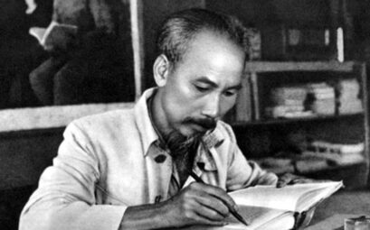 Lãnh tụ Nguyễn Ái Quốc chính thức sử dụng tên gọi Hồ Chí Minh lần đầu tiên vào ngày 13/08/1942.