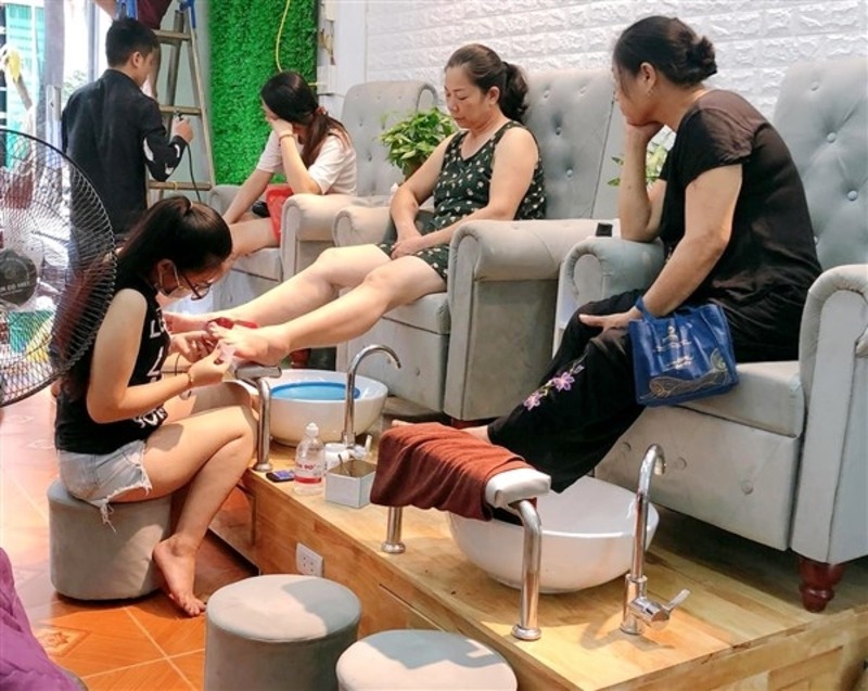 Cắt tóc, gội đầu, uốn nhuộm cơ bản và làm móng đơn giản là các dịch vụ phù hợp với tiệm nhỏ tại nông thôn. 