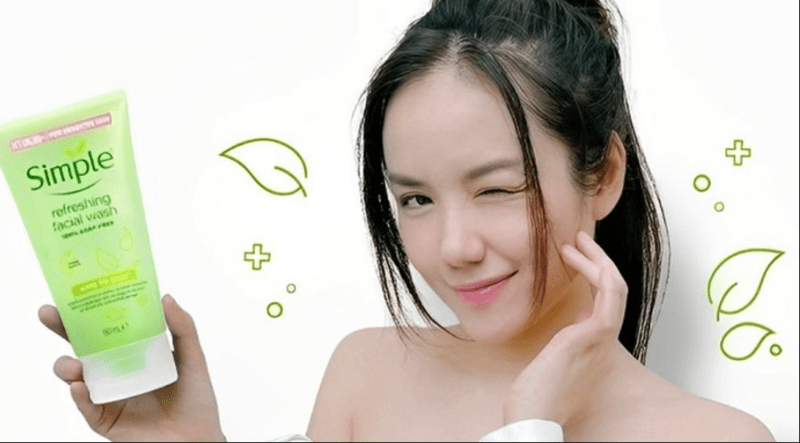 Sữa rửa mặt Simple cho da dầu mụn có thể phù hợp với người da dầu nhẹ đến vừa, da dễ kích ứng hoặc người mới bắt đầu skincare. 