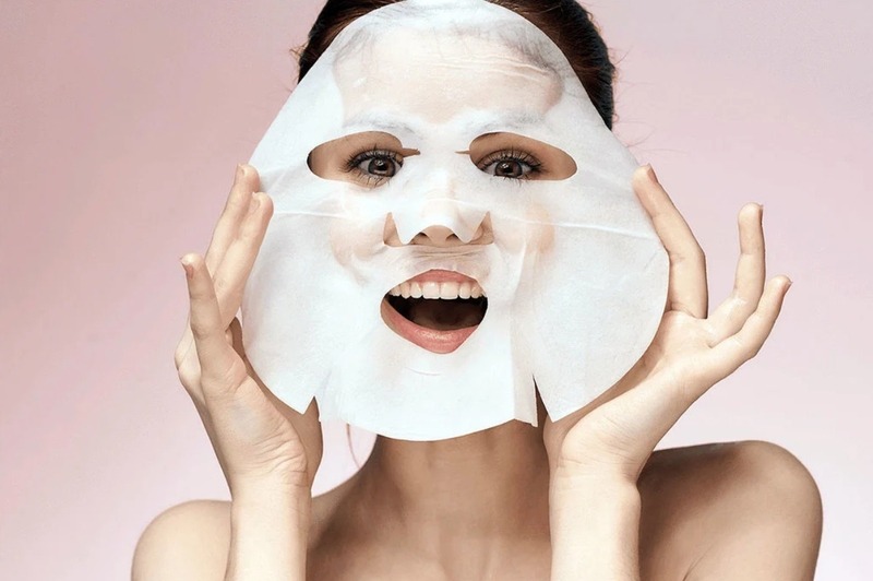 Đắp mặt nạ quá lâu, dùng sai loại hoặc bỏ qua bước dưỡng ẩm có thể khiến da khô, bí và dễ kích ứng hơn. 
