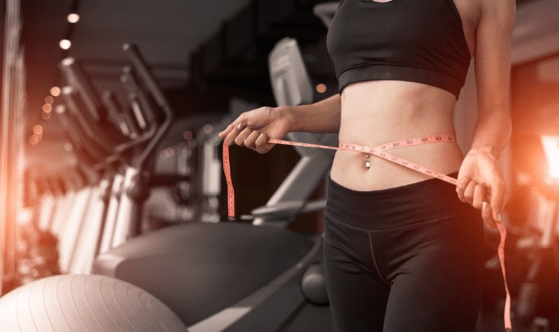 Lịch tập giảm cân bền vững cần xen kẽ ngày tập tạ, cardio, đi bộ nhẹ và nghỉ ngơi để cơ thể phục hồi.