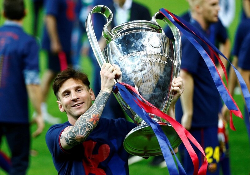Messi gia nhập Barcelona từ tuổi thiếu niên và sau đó trở thành biểu tượng lớn của đội bóng xứ Catalonia. 
